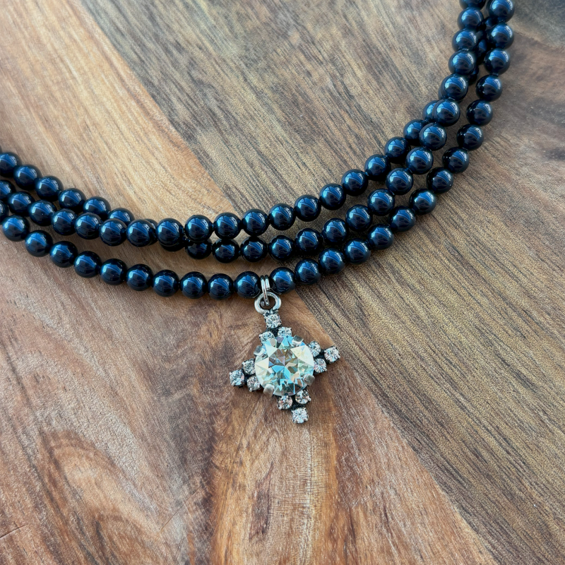 Perlencollier Stella dunkelblau mit wasserblauem Kristallstein