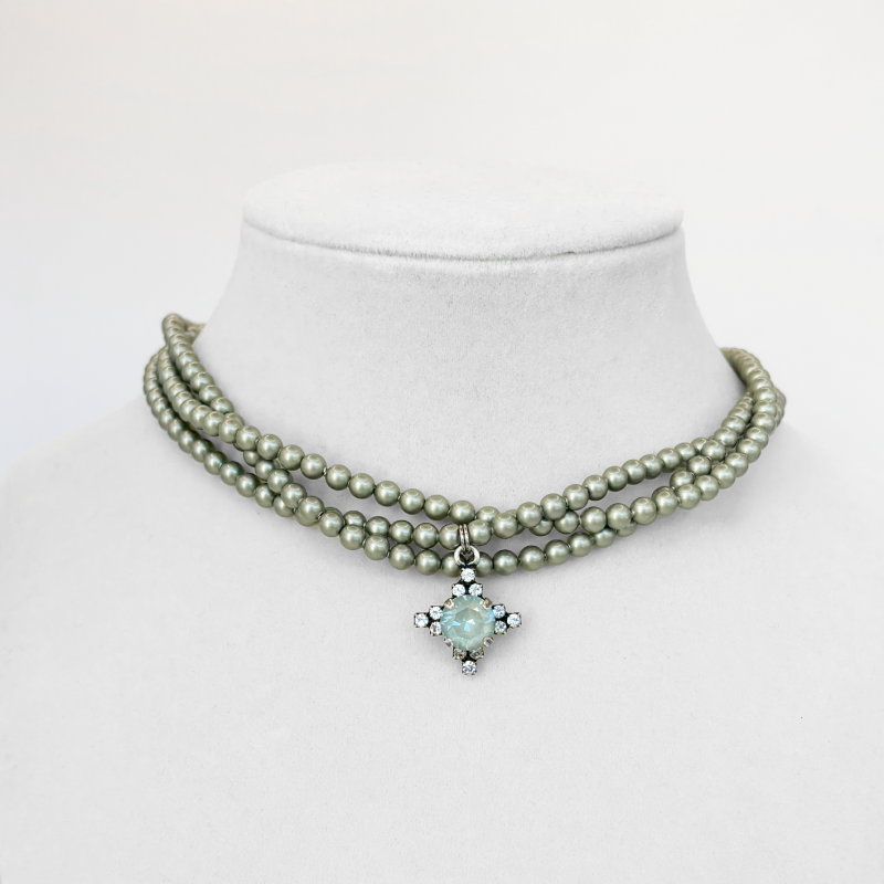 Perlencollier Stella oliv mit salbei-grünem Kristallstein
