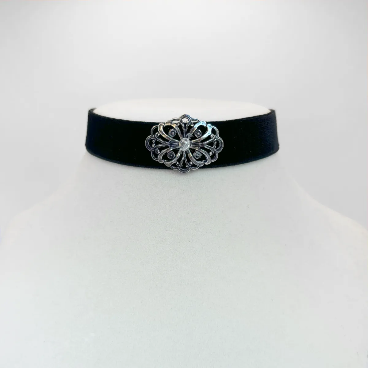 Kropfband Viktoria mit Perle schwarz