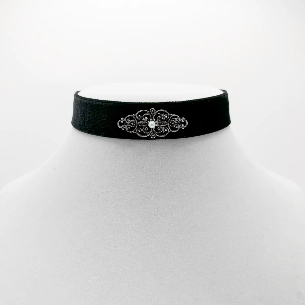 Kropfband Leonie mit Perle in schwarz