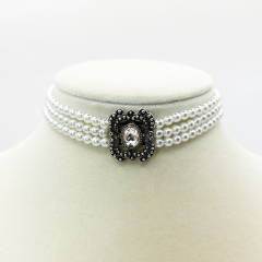 Kropfkette "Hannah" Perle weiß mit Kristallstein, Halskette, Trachtenkette, Perlenkette, Perlencollier